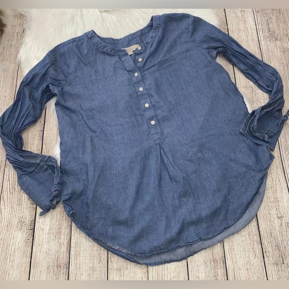 LOFT chambray top womens size sm petite. Armpit to Armpit 20” length 25” $10